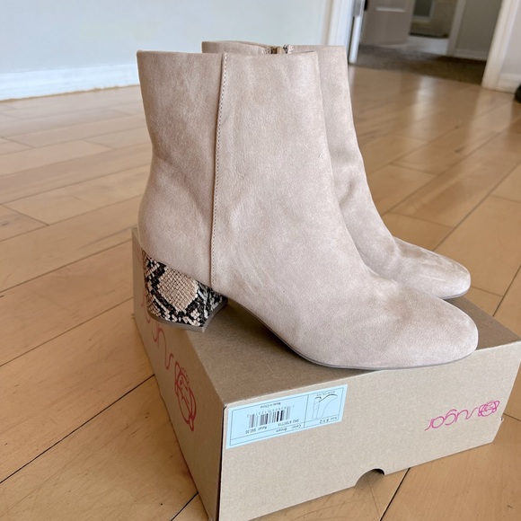 Sugar Shoes - NEW Sugar Olive Suede-like Tan Block Heel Ankle Booties